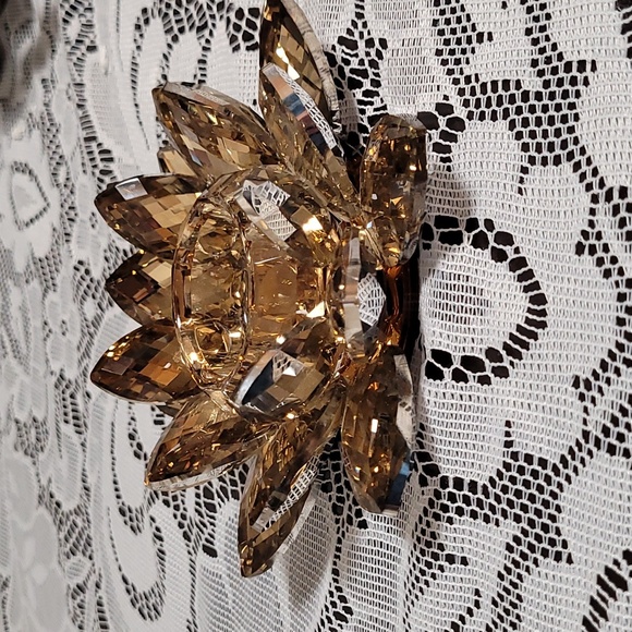 Lotus flower candel holder. - Picture 2 of 6